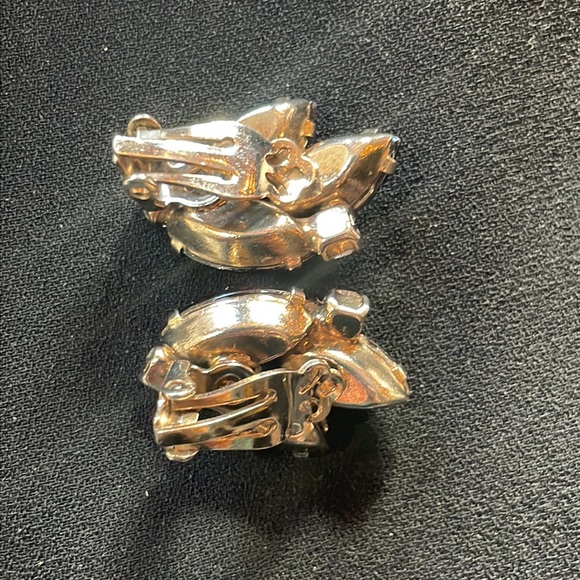 Brown and AB Flower Bead Cluster Clip on Earrings- in good condition - Picture 5 of 9